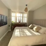 Cozy Home In Chiswick