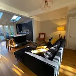 Cozy Home In Chiswick